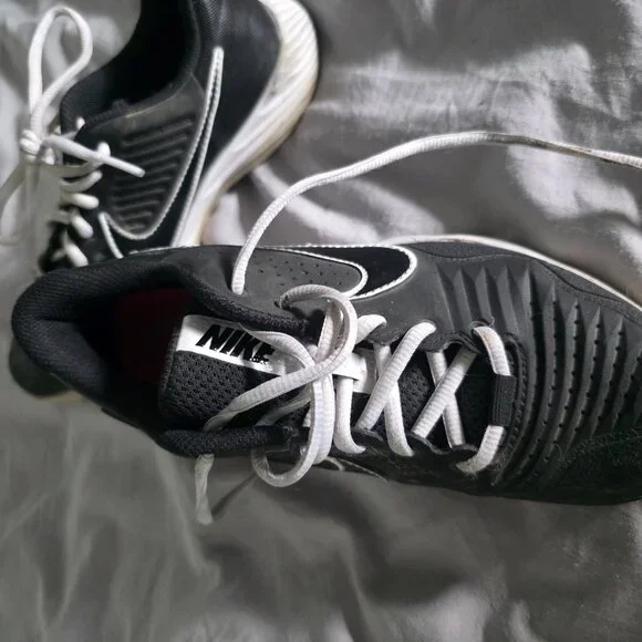 Big Girls softball turf shoes Nike size 4 - Picture 2 of 5
